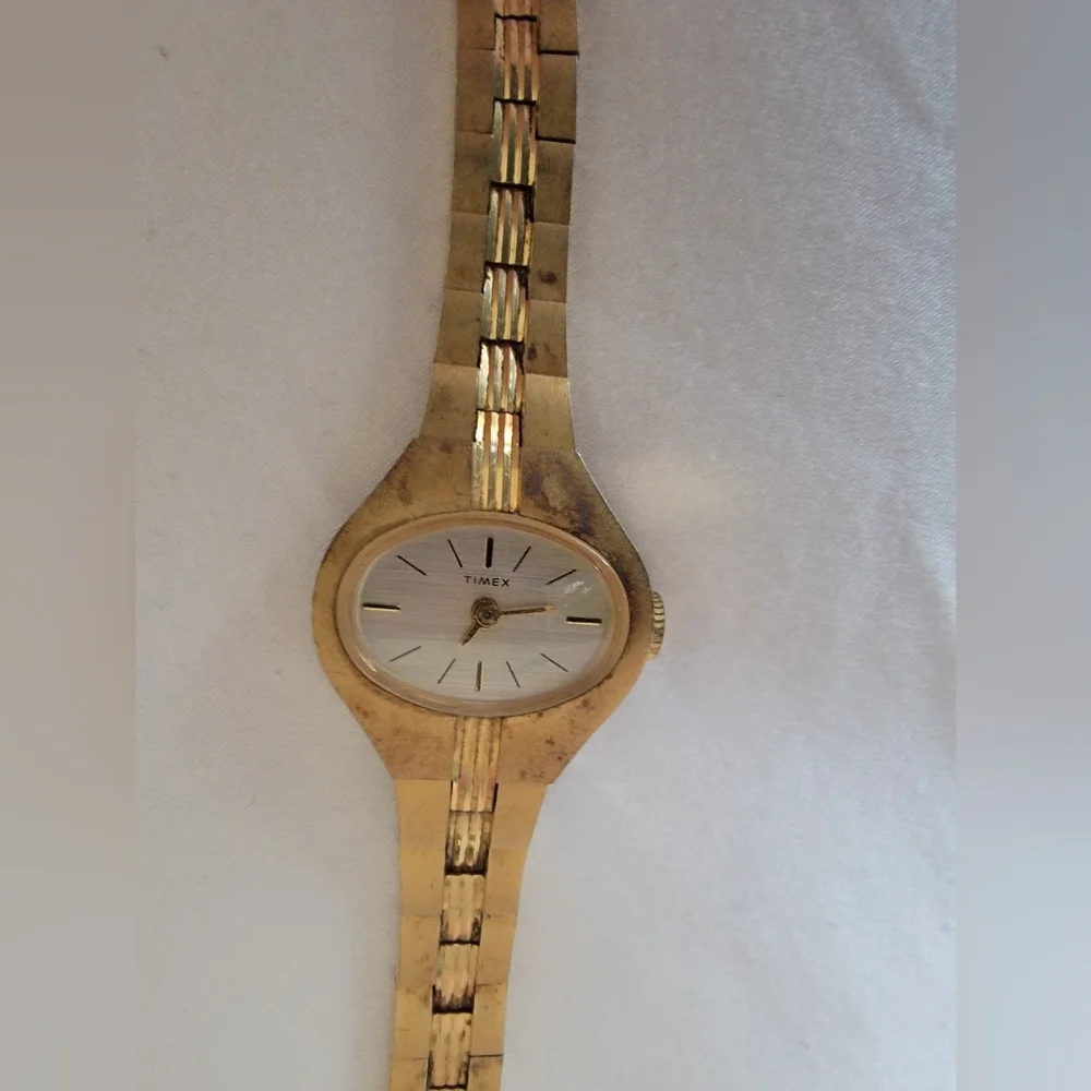 Vintage Timex Gold Plated Women's Watch - Picture 2 of 11
